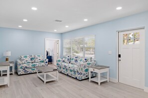 TV, offices - Palm Retreat Cottage at Palmview Inn of Sanibel (Sanibel)