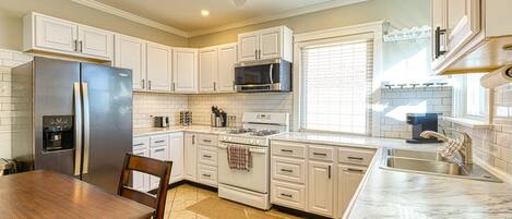 Fridge, microwave, dishwasher, coffee/tea maker