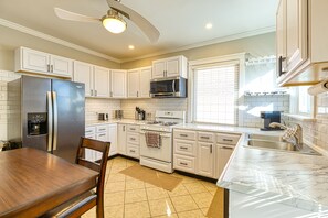 Frigorifero, microonde, lavastoviglie, macchina per tè/caffè