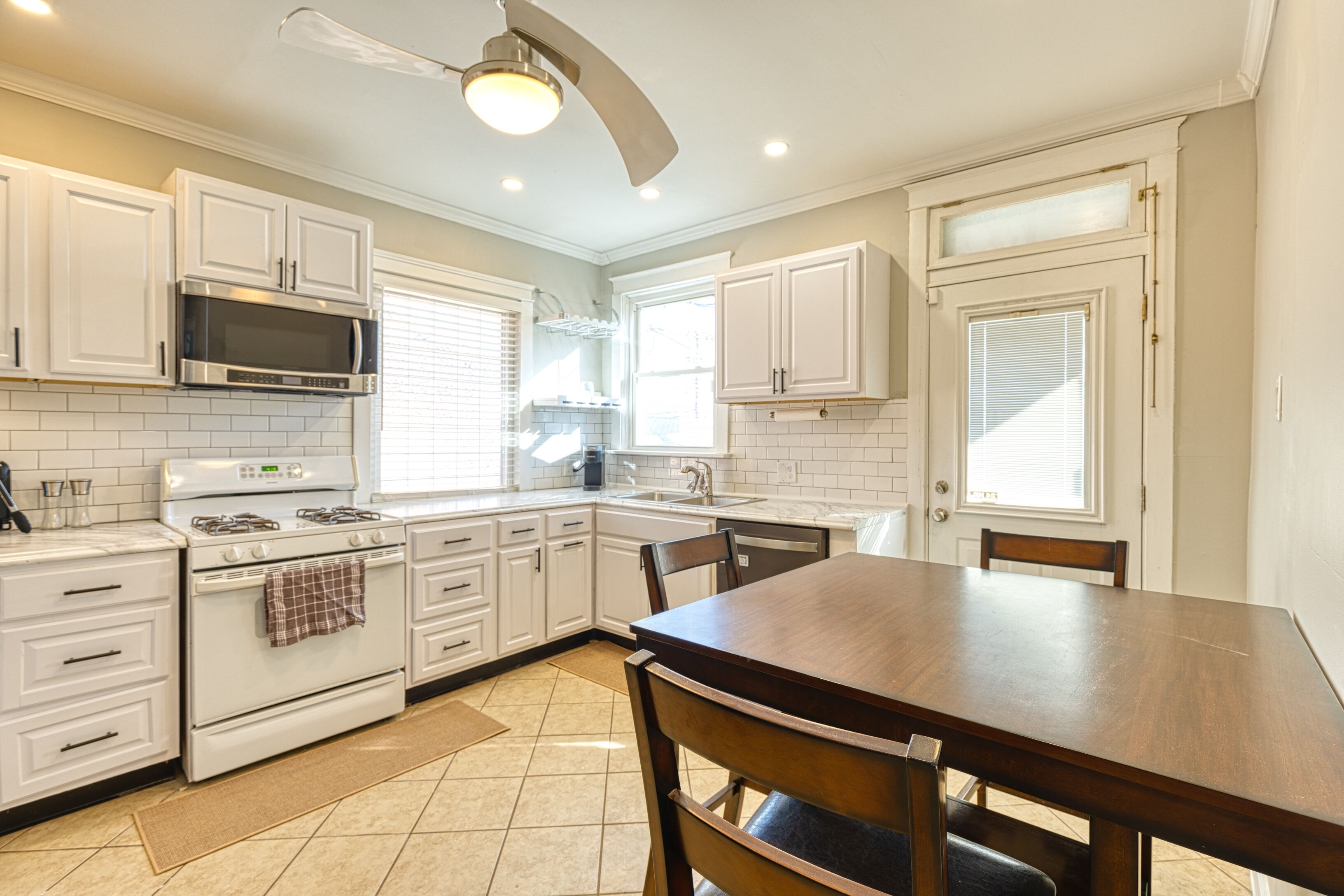 Cozy and Charming 3 Bed, 2 Bath Home - Close to BJC