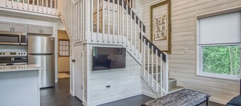 Beautiful Shabby-Chic Cabin Downtown Hot Springs