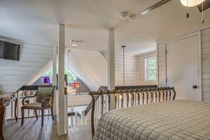 2 bedrooms, desk, iron/ironing board, free WiFi