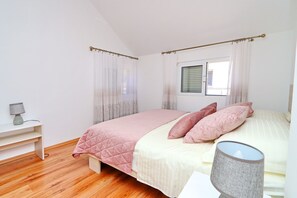 1 chambre, accès au Wi-Fi (inclus), literie fournie