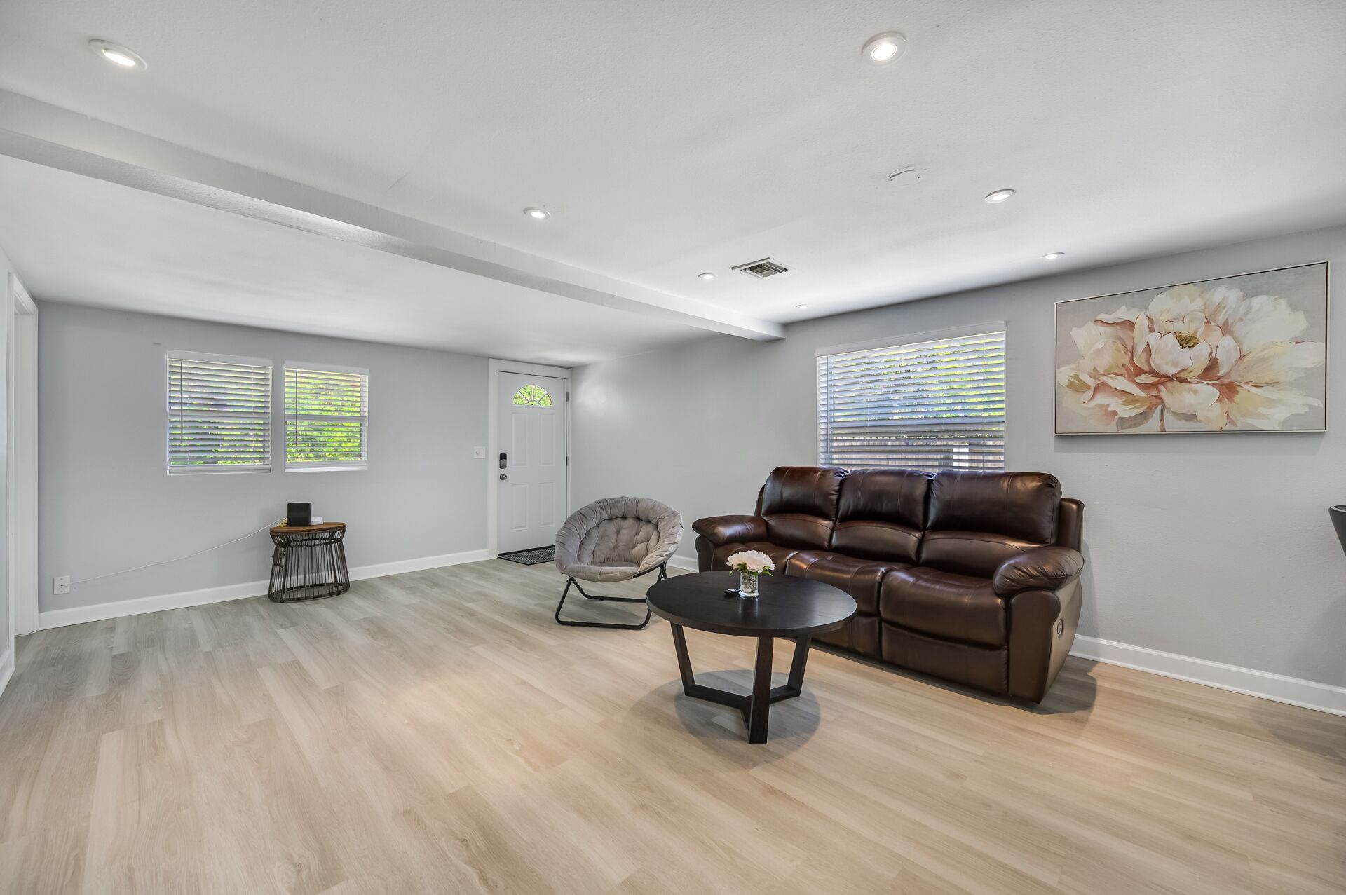 Central 3-Bedroom Home in Largo with huge BBQ pit