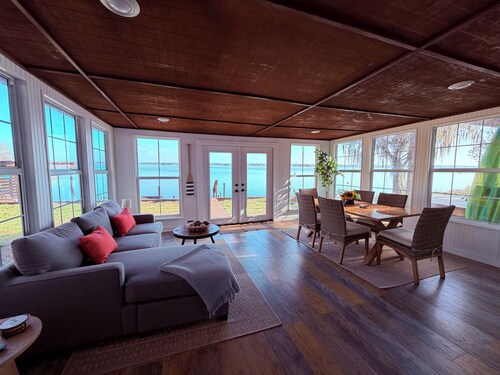 Waterfront Oasis, private dock, cozy fire pit, jacuzzi, stunning views & more