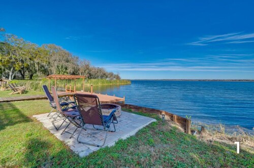 Waterfront Oasis, private dock, cozy fire pit, jacuzzi, stunning views & more
