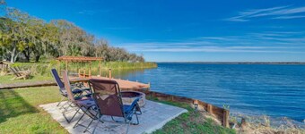 Waterfront Oasis, private dock, cozy fire pit, jacuzzi, stunning views & more