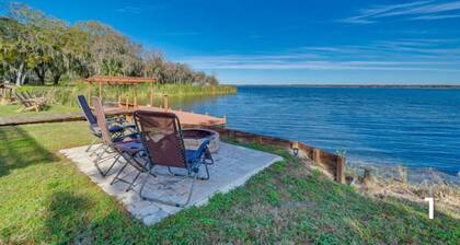 Waterfront Oasis, private dock, cozy fire pit, jacuzzi, stunning views & more