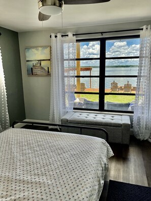 4 Schlafzimmer, Zimmersafe, Schreibtisch, Bügeleisen/Bügelbrett