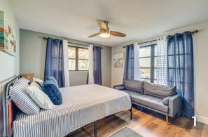 4 bedrooms, desk, iron/ironing board, free WiFi