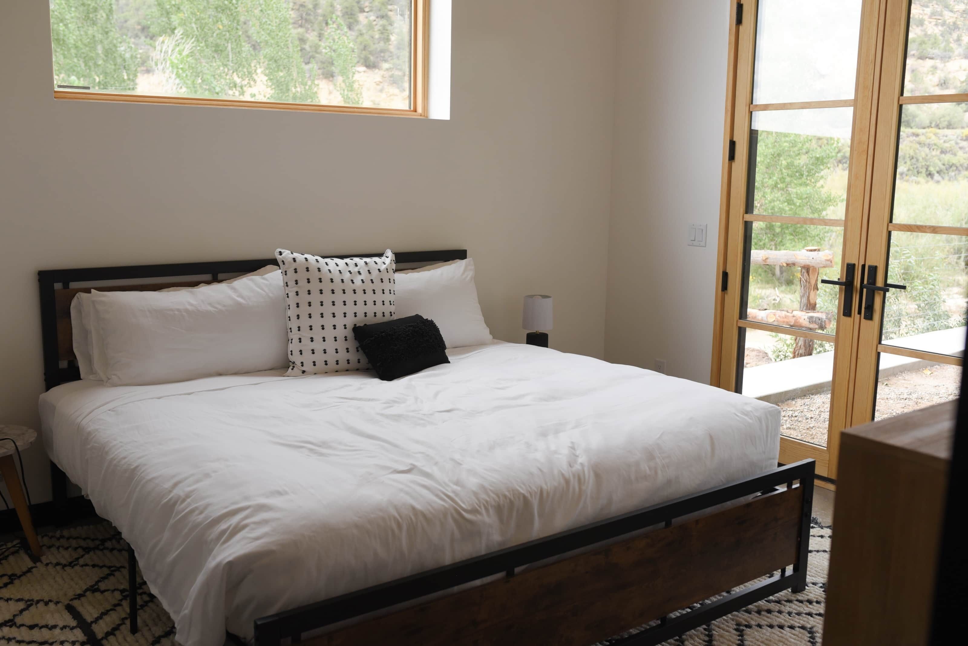 3 slaapkamers, een strijkplank/strijkijzer, wifi, beddengoed