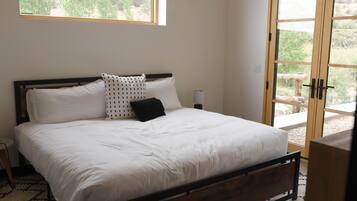 3 slaapkamers, een strijkplank/strijkijzer, wifi, beddengoed