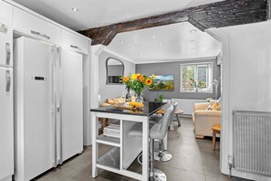 舒适独立别墅, 独立浴室 (The Vale of Evesham) | 共用厨房 | 高脚椅