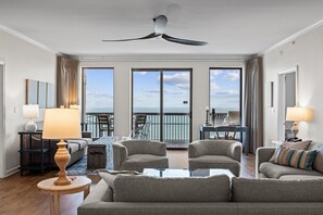 Living room - Kingston Residences Ocean Front Condos (Myrtle Beach)