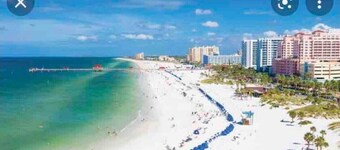 Cozy & Centrally Located Full Guesthouse- Sleeps 4. Short drive to everything!