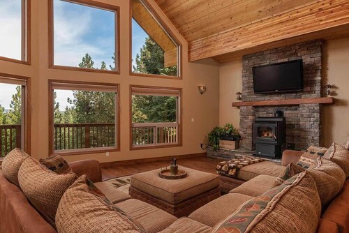 Large Luxury Cedar Home in the Forest at Lake Davis near golf courses - 3NightM