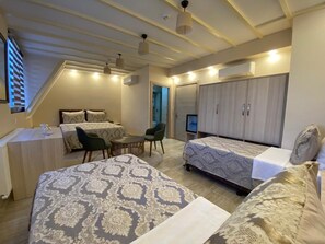 Egyptian cotton sheets, premium bedding, minibar, in-room safe - Mavirem Hotel (Istanbul)