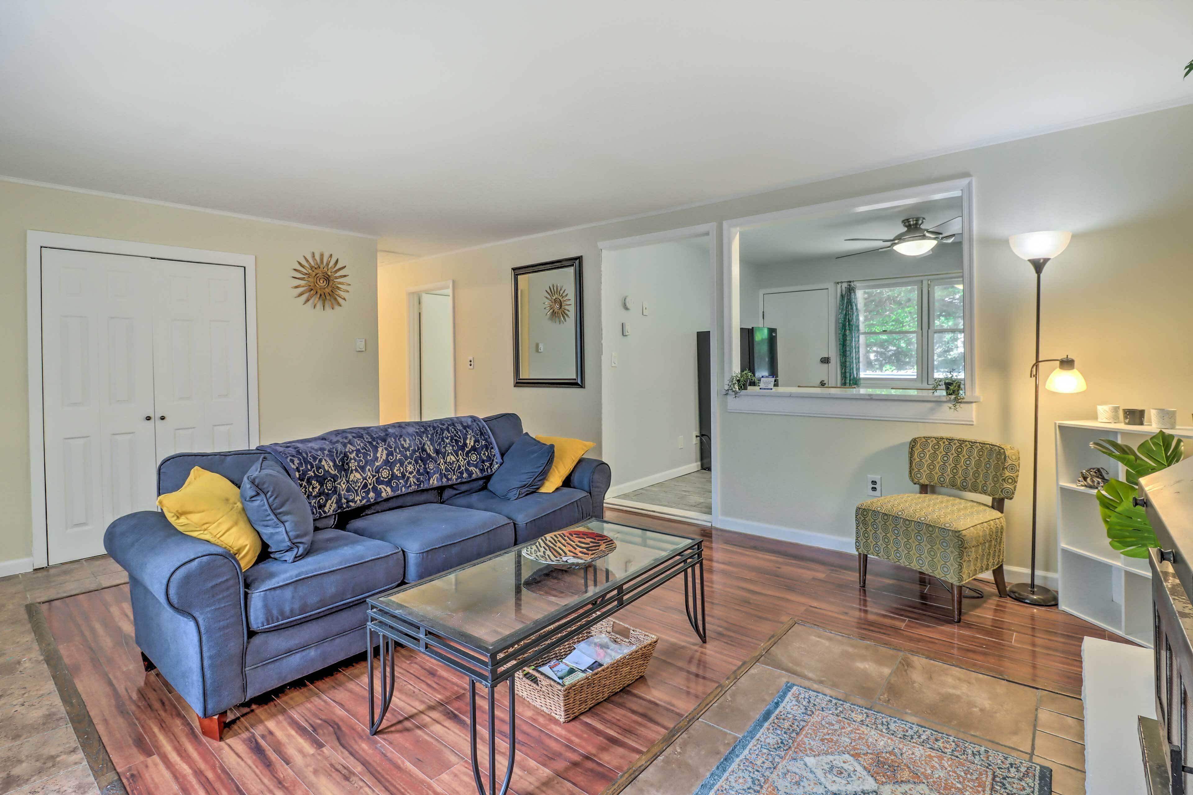 Poconos Cottage w/ Community Pool & Lake Beach!