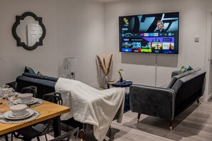 Casa clàssica, amb bany privat (9 Min Drive City Centre) | Lounge