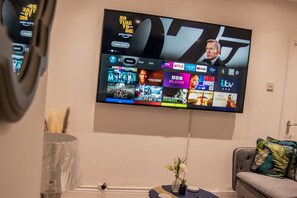 Casa clásica, baño privado (9 Min Drive City Centre) | Salón