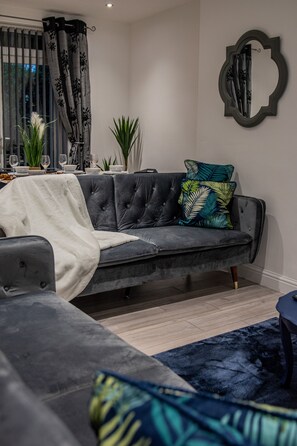 Lounge - BV Comfy Spacious 3 Bedroom House At Tatton Street Manchester (Manchester)