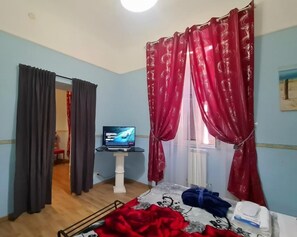 1 bedroom, desk, free WiFi - Centurions Room (Roma)