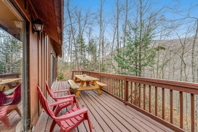 Dog-friendly cabin with forest setting, woodstove & deck - near Killington