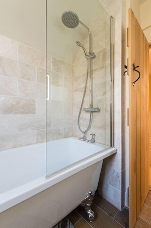 Bathroom - Lovely Cosy Stone Cottage in Tetbury, Cotswolds (Tetbury)