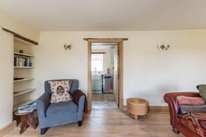 Living room - Lovely Cosy Stone Cottage in Tetbury, Cotswolds (Tetbury)