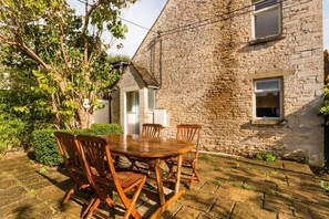 Balcony - Lovely Cosy Stone Cottage in Tetbury, Cotswolds (Tetbury)