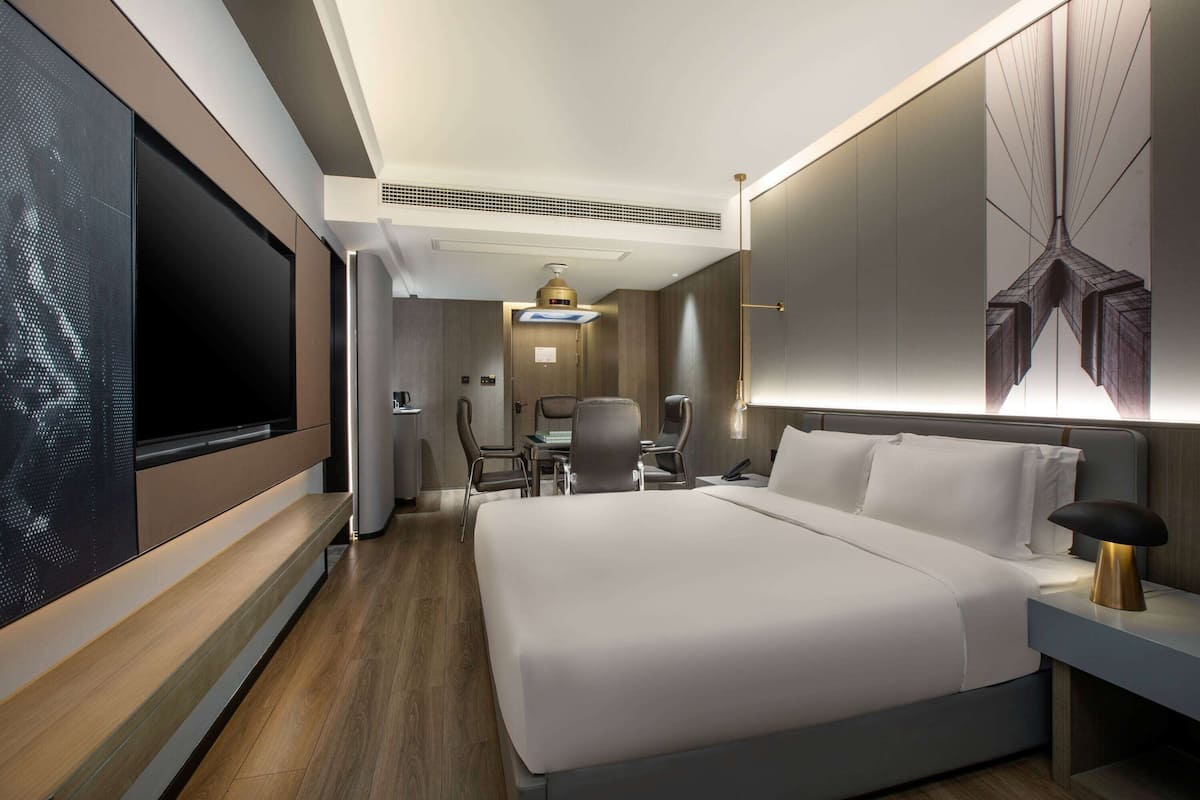 Room, 1 King Bed, Smoking (Mahjong) | Desk, free WiFi