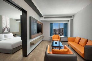 Executive Suite, 1 King Bed, Non Smoking | Desk, free WiFi