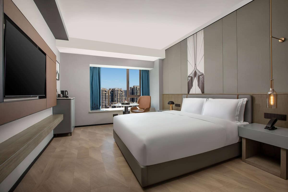 Superior Room, 1 King Bed, Non Smoking | Desk, free WiFi