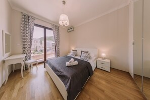 1 bedroom, in-room safe, iron/ironing board, travel cot