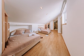 In-room safe, iron/ironing board, travel crib, WiFi