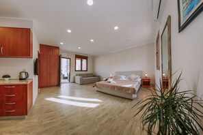 In-room safe, desk, iron/ironing board, travel crib