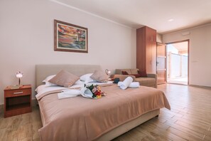 In-room safe, iron/ironing board, travel crib, free WiFi