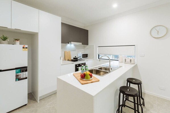 冰箱、微波炉、烤箱、洗碗机