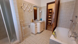 Bathtub, hair dryer, bidet, towels