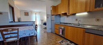 Large apartment with 5/6 beds - closed parking space- served by public transport