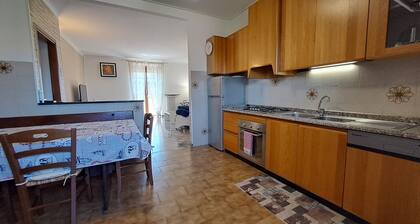 Large apartment with 5/6 beds - closed parking space- served by public transport