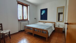 2 bedrooms, in-room safe, travel cot, free WiFi