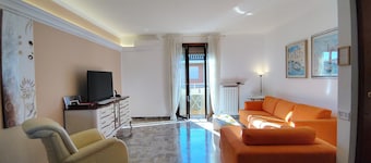 Apartment 75 sm with 5/6 beds - closed parking space- served by public transport