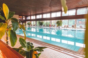 실내 수영장, 야외 수영장