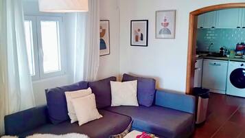 Chimenea, libros y estéreo