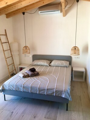 3 makuuhuonetta, tallelokero huoneessa, työpöytä, äänieristys