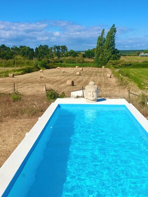 Piscine extérieure, piscine à débordement