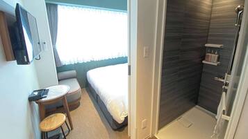 Premium bedding, in-room safe, desk, laptop workspace