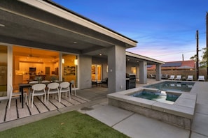 Outdoor dining - Pool/Spa-Location-Basketball-GameRoom-Specials ask (Bermuda Dunes)