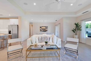 Smart TV, fireplace - Pool/Spa-Location-Basketball-GameRoom-Specials ask (Bermuda Dunes)